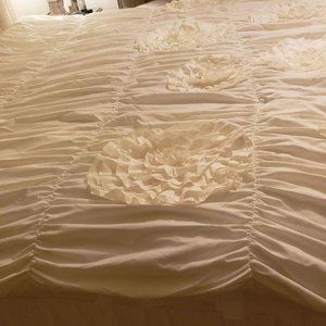 Beautiful Ivory Ruched Comforter